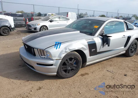 2005 Ford Mustang Gt Deluxe/Gt Premium z USA, uszkodzony, nr VIN 1ZVFT82H055114798